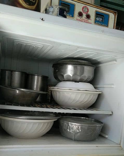 Refrigerator in good working condition 4