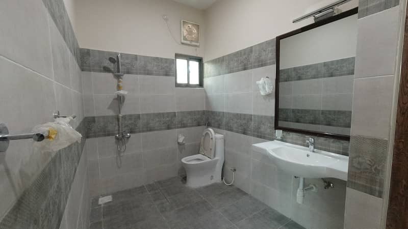 Perfect 375 Square Yards House In Askari 5 For sale 11