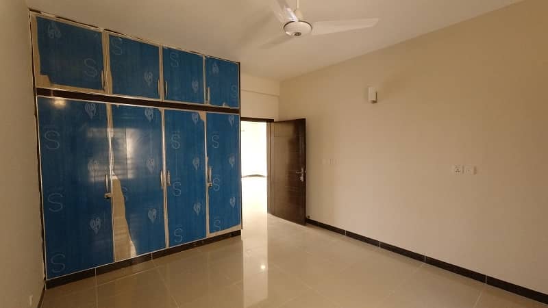 Stunning 2741 Square Feet Flat In Askari 5 - Sector J Available 4