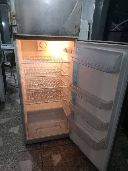 Electrolux ka refrigerator hai 2