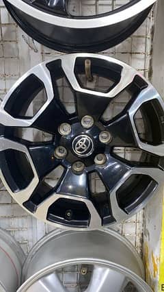 REVO 2022 OR 2023 only   RIMS SET ORIGINAL 18INCHES AVAILABLE
