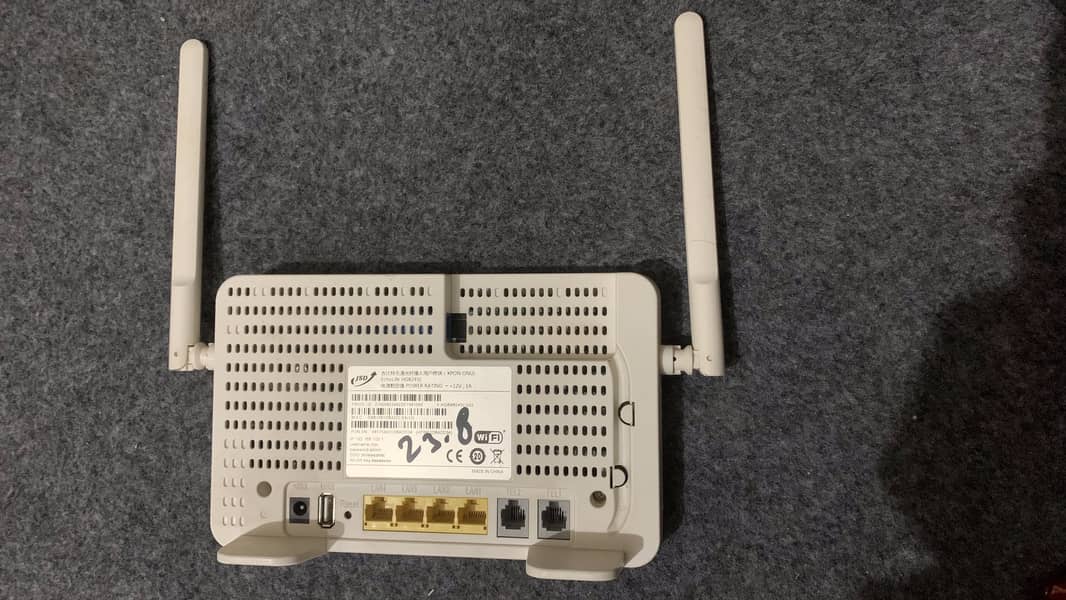 Huawei Fiber optic XPON terminal Wi-Fi router 1