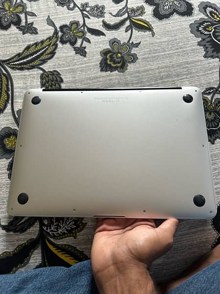 MacBook Air 2015 Urgent for Sale 4