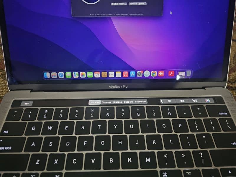 Macbook Pro 2017 
13 inch 
MacOs 12.7
SSD 512 GBs
Ram 8 GBs 5
