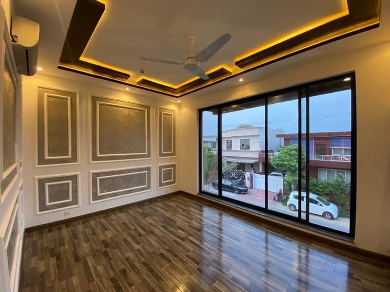 Luxurious 3 Bed Upper Portion For Rent In DHA Phase 5, Sector L - Park-Facing Beauty 6