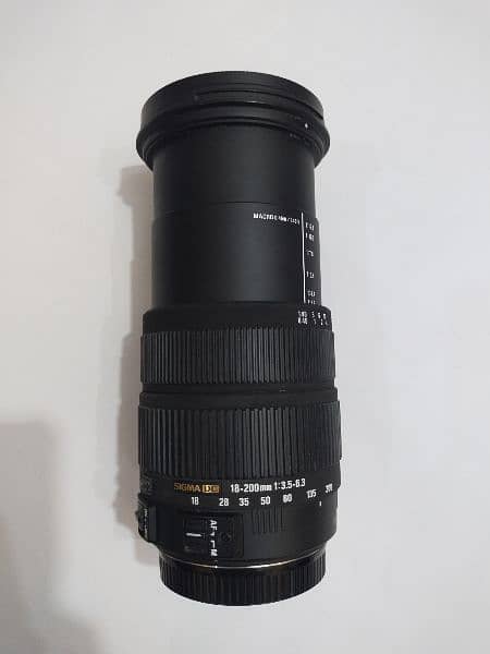 Canon 18-200mm lens 4