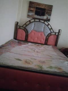 iron king size bed