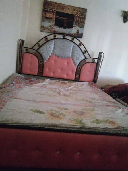 iron king size bed 1