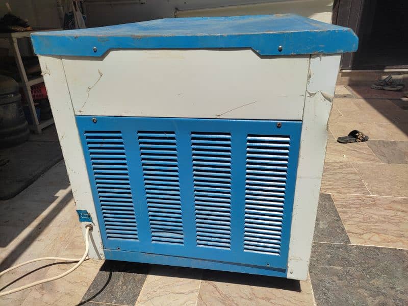 Water cooler for commercial use. 1