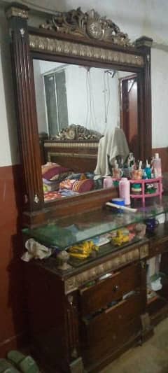 double bed and makeup table availble 0