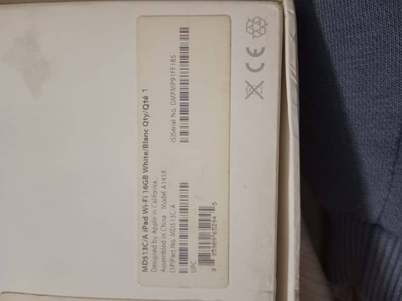 it's an Apple iPad and it is with his original box  it do not work 2