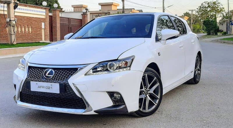 Lexus CT200h 2017 0