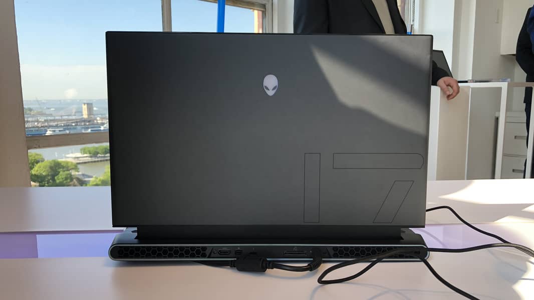 Alienware Dell M17 17.3"  Intel Core i7-9750H, 16gb 512ssd RTX2060 0