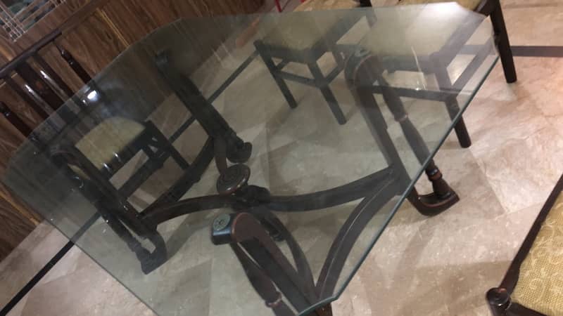 Beautiful 6 seater dining table. 3