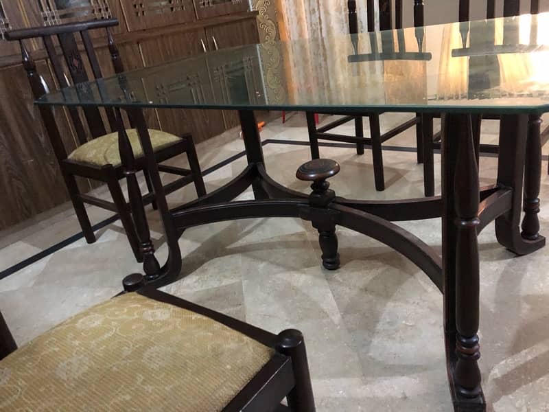 Beautiful 6 seater dining table. 4