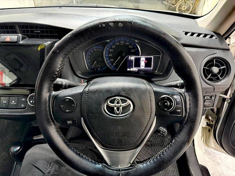 Toyota Corolla Axio 2016 11