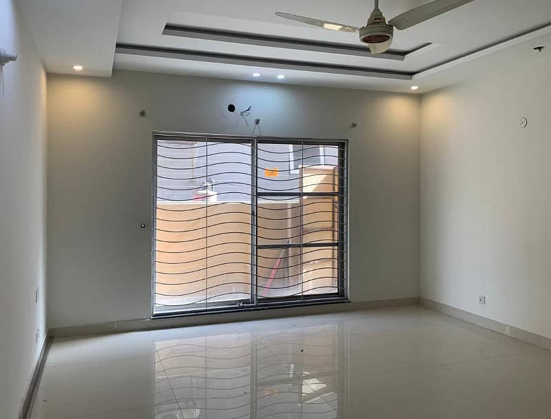 1Kanal Full House Available For Rent In DHA Phase8 Ex Parkview 3