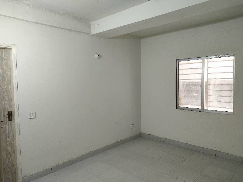 GRey Noor tower Shopping Mall 3bed DD 5