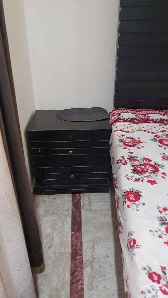 king size bed with side tables 1
