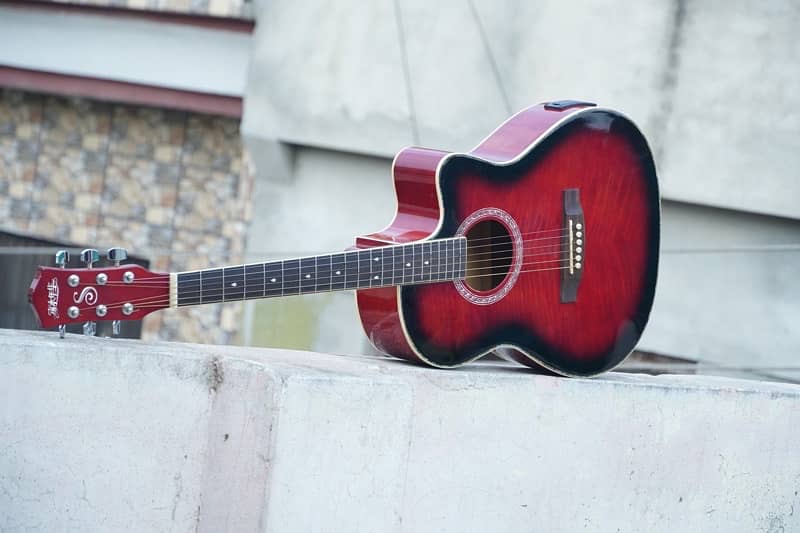 Semi accoustic guitar 10/10 sound quality with bag 0