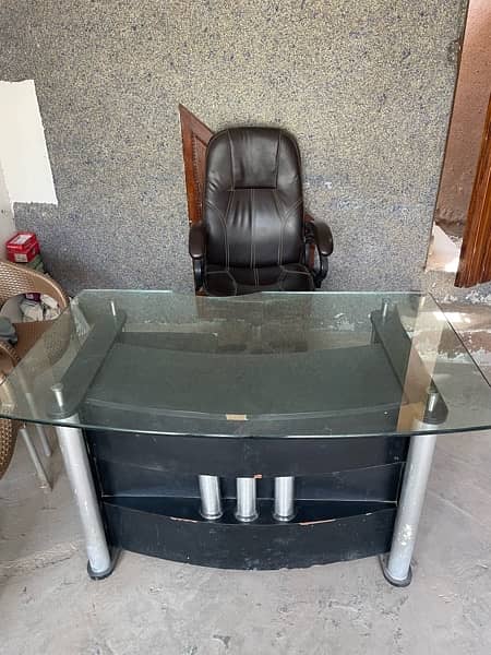Office chair and table new condition 2