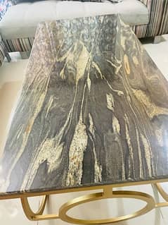 Marble tọp table
