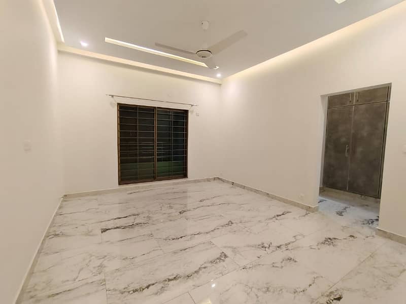 12 Marla 4 Bedroom Apartment for Sale in Askari -11 Lahore. 2