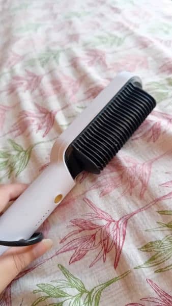 Straight comb, straighten the hair in just 5-10 minute, very useful. 2