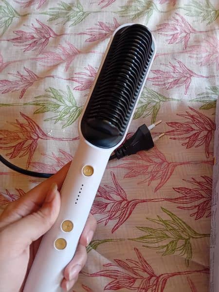 Straight comb, straighten the hair in just 5-10 minute, very useful. 5