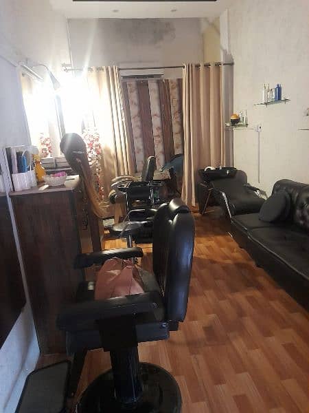 Ladies Running Parlor for Sale Owners Moving to Oman 9