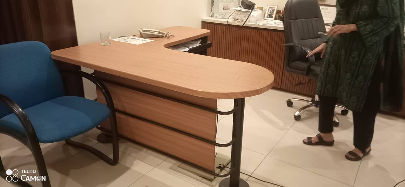 Office Executive table for sale 4