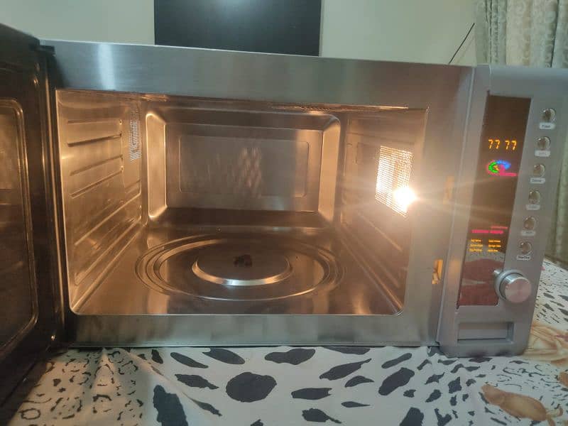 Microwave and Baking oven National Like new 3