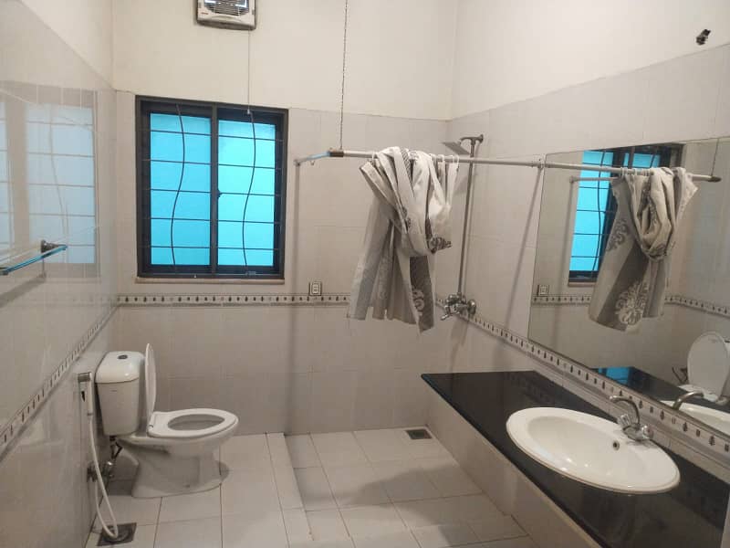1 Kanal Upper Portion Very Neat & Clean Available For Rent In CC Block Phase 4 DHA Lahore 1