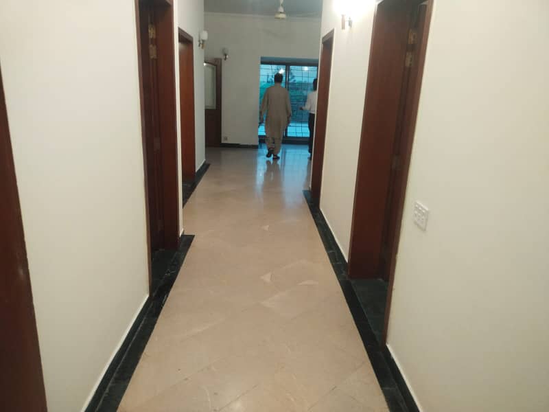 1 Kanal Upper Portion Very Neat & Clean Available For Rent In CC Block Phase 4 DHA Lahore 2