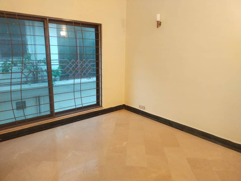 1 Kanal Upper Portion Very Neat & Clean Available For Rent In CC Block Phase 4 DHA Lahore 6
