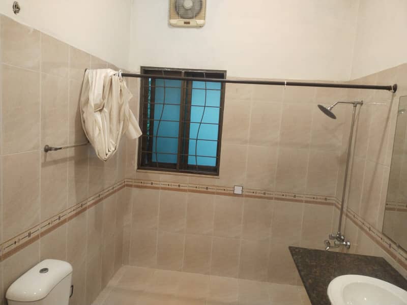 1 Kanal Upper Portion Very Neat & Clean Available For Rent In CC Block Phase 4 DHA Lahore 9