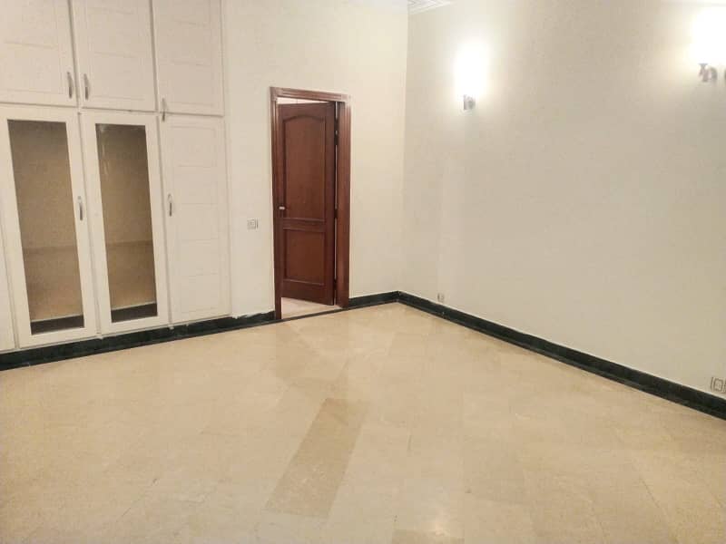 1 Kanal Upper Portion Very Neat & Clean Available For Rent In CC Block Phase 4 DHA Lahore 11