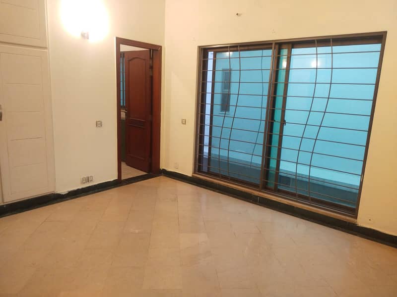 1 Kanal Upper Portion Very Neat & Clean Available For Rent In CC Block Phase 4 DHA Lahore 17