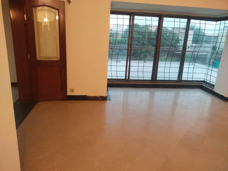 1 Kanal Upper Portion Very Neat & Clean Available For Rent In CC Block Phase 4 DHA Lahore 18