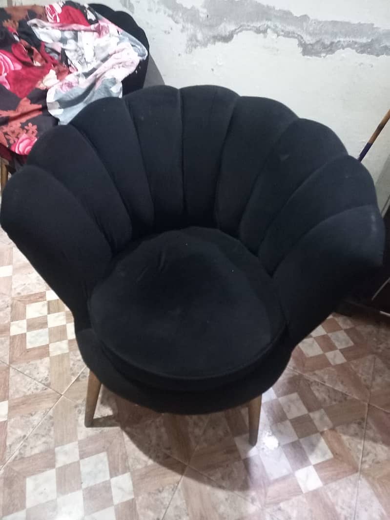 Flower Sofa chair for sale (1 Sofa Chair) (04 chair sofa & Table) 2
