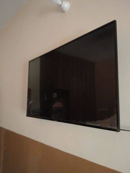 42 inch lED in good condition 1