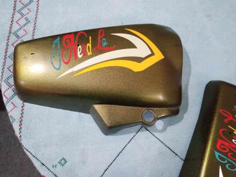 Honda 125 fuel tank and side cover 3