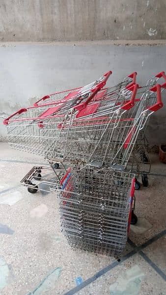 trollies and baskets 0