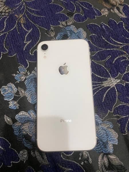 IPHONE XR 64gb jv condition 10/10 battery 82% 1