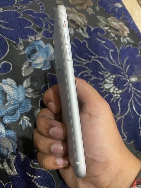 IPHONE XR 64gb jv condition 10/10 battery 82% 3
