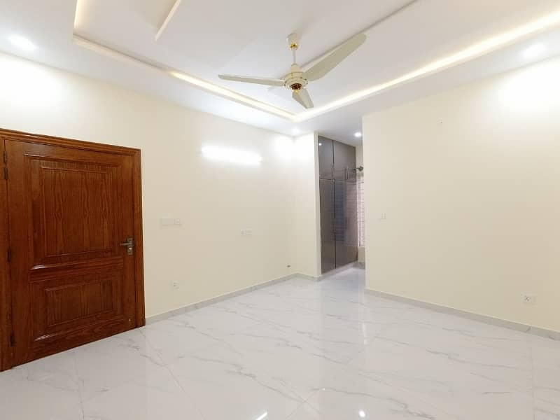 Main Double Road 10 Marla House For sale In The Perfect Location Of G-13/1 11