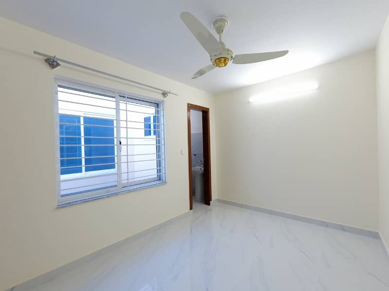 Main Double Road 10 Marla House For sale In The Perfect Location Of G-13/1 38