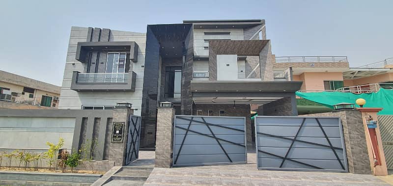 Designer Luxurious House For Sale in Wapda Town Lahore 0