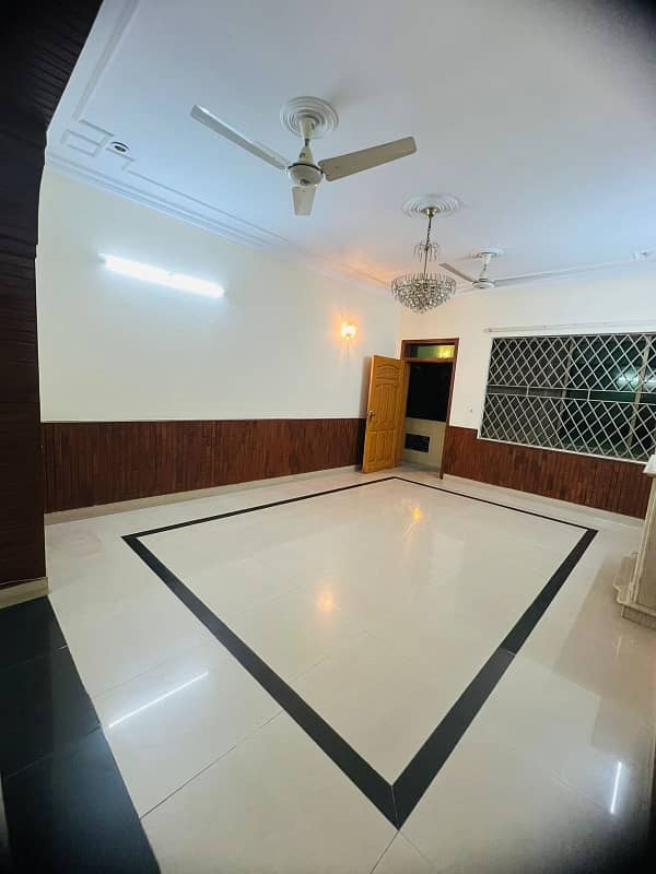 BEAUTIFUL GROUND PORTION FOR RENT 6