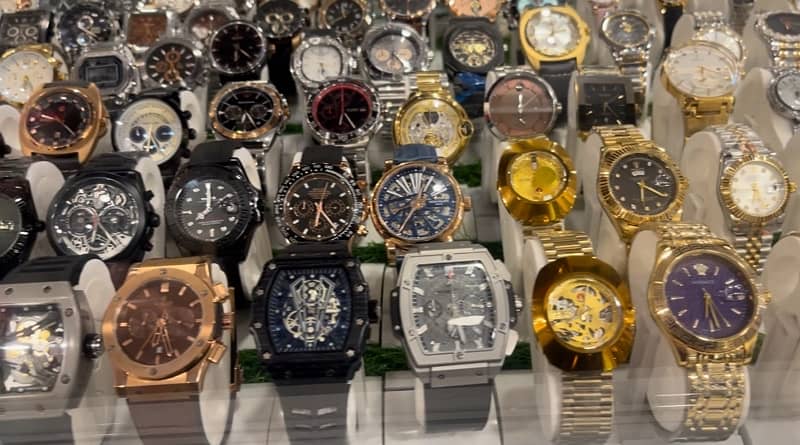 watches for sales brand new on wholesale along with counter and boxes 1